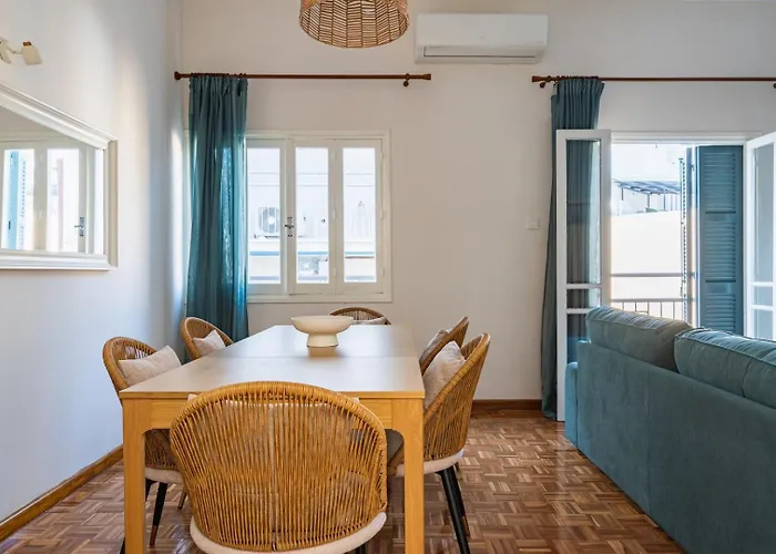 公寓 Bluewood Retreat|cozy Vintage 3bdr Heart 尼科西亚