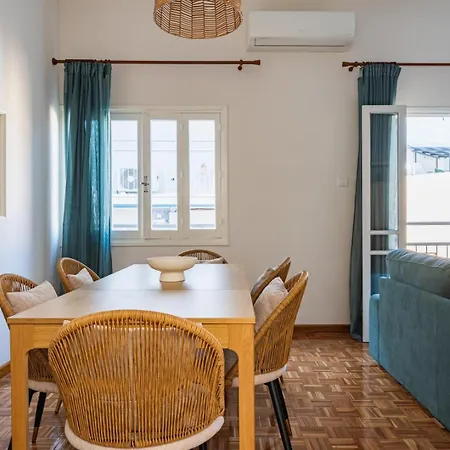 Apartment Bluewood Retreat|cozy Vintage 3bdr Heart Nicosia