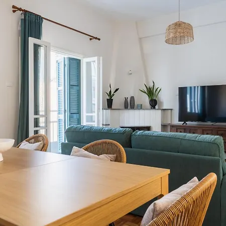 Bluewood Retreat|cozy Vintage 3bdr Heart Apartment Nicosia