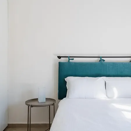 Bluewood Retreat|cozy Vintage 3bdr Heart Apartment Nicosia