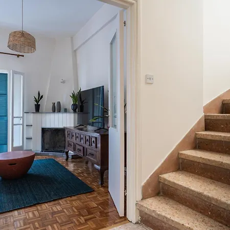 Apartment Bluewood Retreat|cozy Vintage 3bdr Heart Nicosia